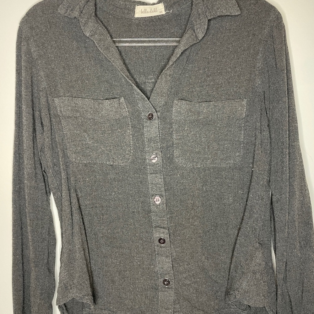 Bella Dahl Charcoal Two Pocket Button Down in XS